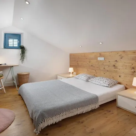 公寓 Stone House Krk *