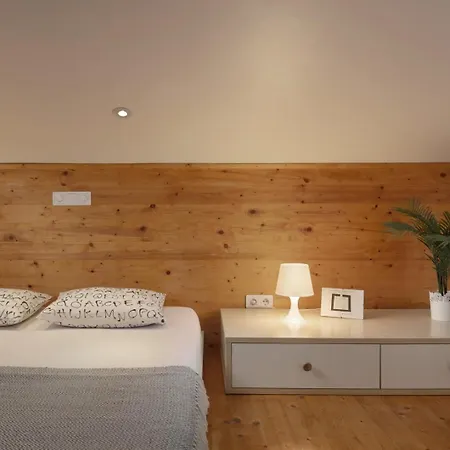 Stone House Krk 公寓